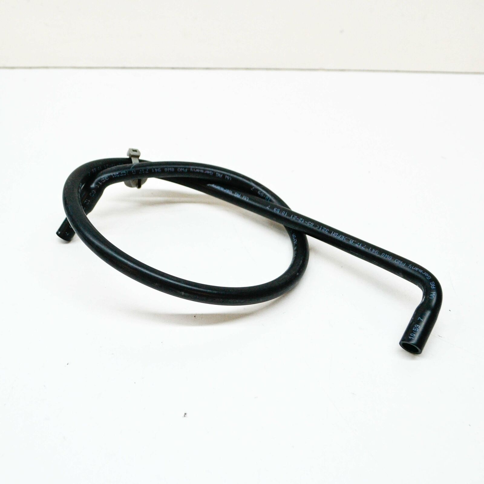 NEW AUDI A4 B9 FRONT LED HEADLIGHT DRAIN VENT HOSE 8W0941717A ORIGINAL 4 NEW AUDI A4 B9 FRONT LED HEADLIGHT DRAIN VENT HOSE 8W0941717A ORIGINAL - Image 4