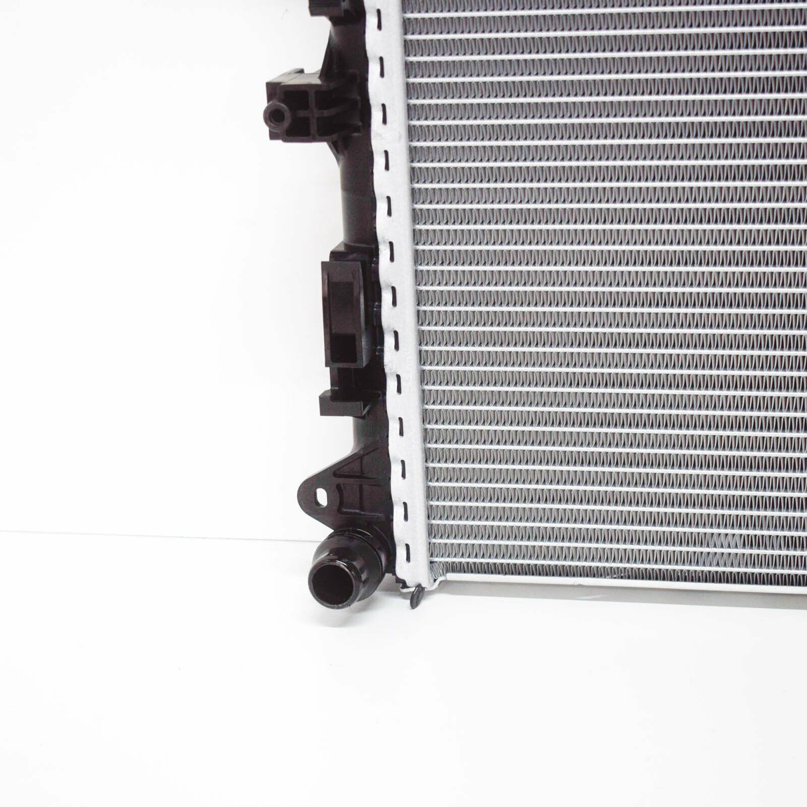 NEW MERCEDES-BENZ C-CLASS W205 ENGINE COOLANT RADIATOR A0995001703 ORIGINAL 5 NEW MERCEDES-BENZ C-CLASS W205 ENGINE COOLANT RADIATOR A0995001703 ORIGINAL - Image 5