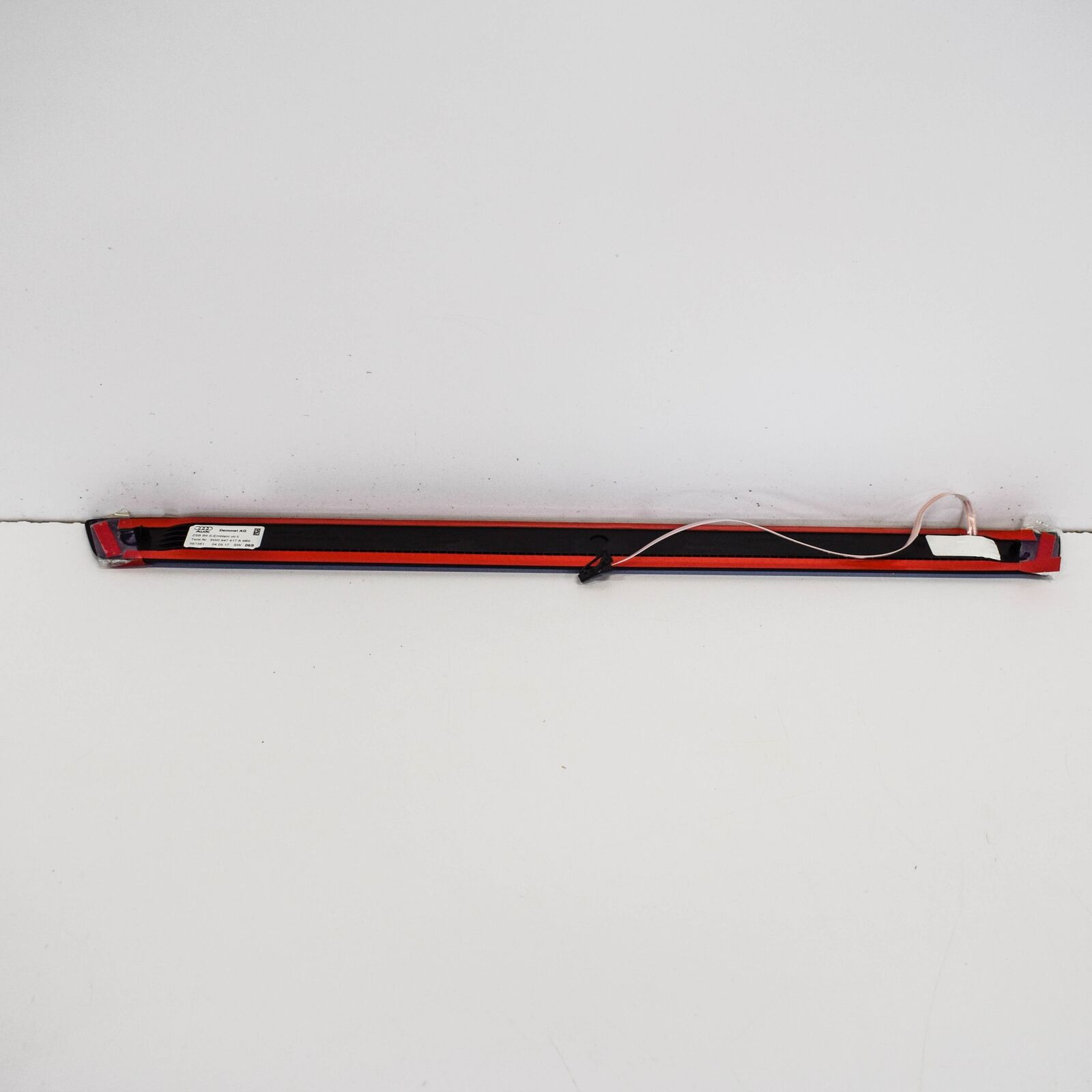 NEW AUDI A4 B9 S-LINE LEFT DOOR SILL COVER ILLUMINATED 8W0947417A9B9 ORIGINAL 5 NEW AUDI A4 B9 S-LINE LEFT DOOR SILL COVER ILLUMINATED 8W0947417A9B9 ORIGINAL - Image 5