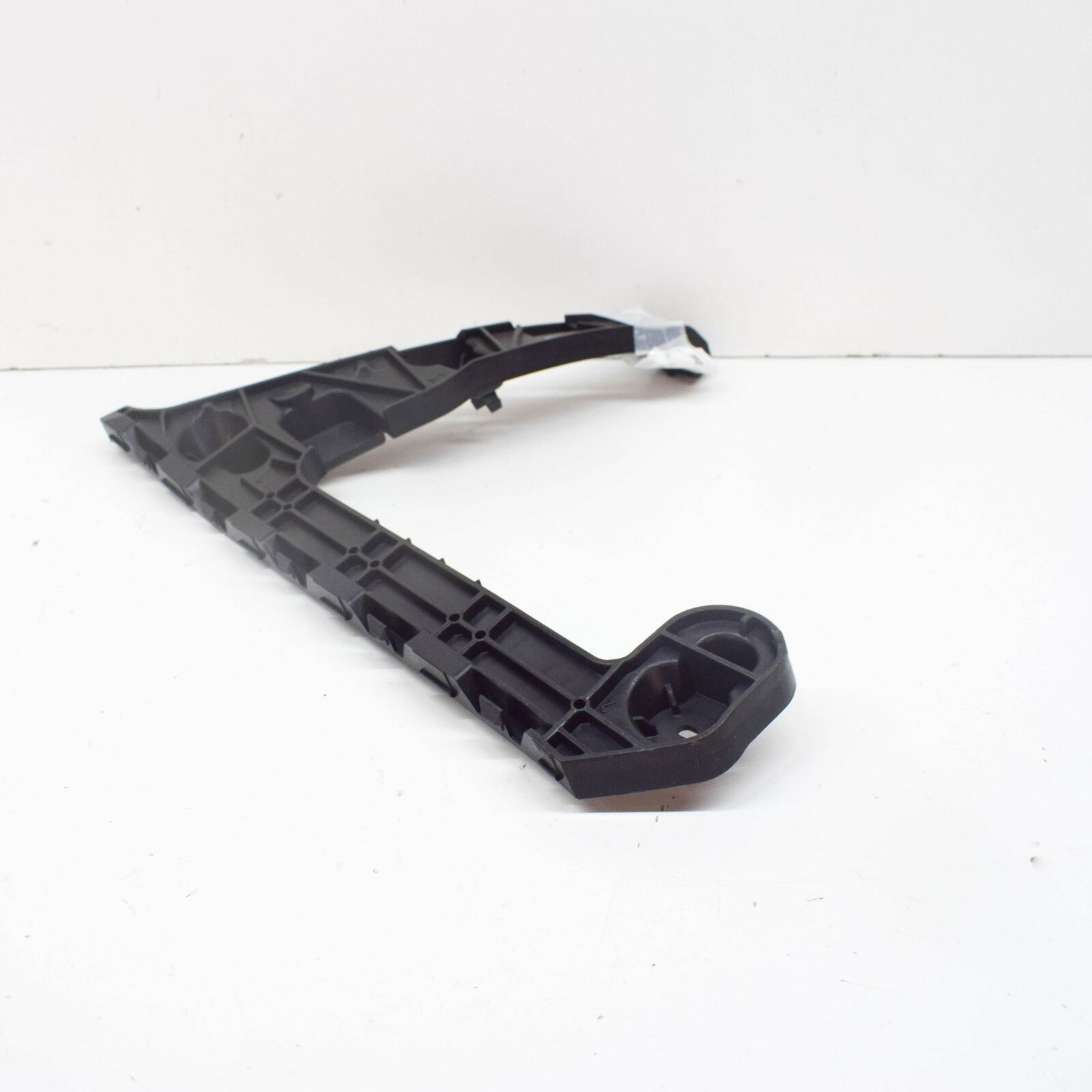 NEW AUDI A4 B9 REAR BUMPER RIGHT GUIDE SECTION 8W5807454 ORIGINAL 5 NEW AUDI A4 B9 REAR BUMPER RIGHT GUIDE SECTION 8W5807454 ORIGINAL - Image 5