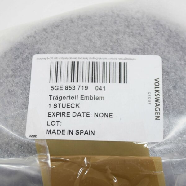 NEW VOLKSWAGEN GOLF MK7 FRONT VW EMBLEM CARRIER 5GE853719041 - Image 7