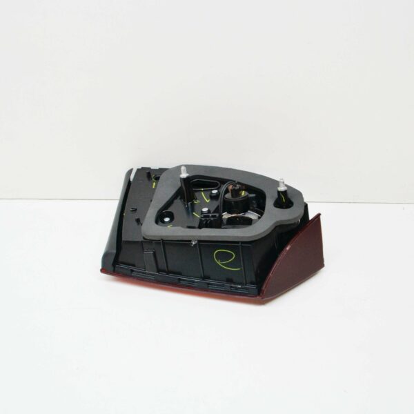 NEW VOLKSWAGEN JETTA MK6 REAR TAILGATE RIGHT TAILLIGHT 5C6945308 ORIGINAL - Image 5