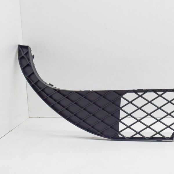 NEW MERCEDES-BENZ A W176 FRONT BUMPER LOWER GRILLE A1768850022 ORIGINAL - Image 5