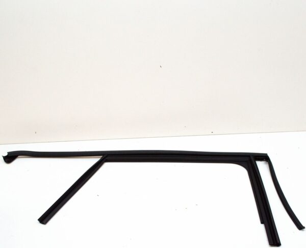 NEW MERCEDES-BENZ A W176 REAR RIGHT DOOR WINDOW GUIDE RAIL A1767351200 - Image 5