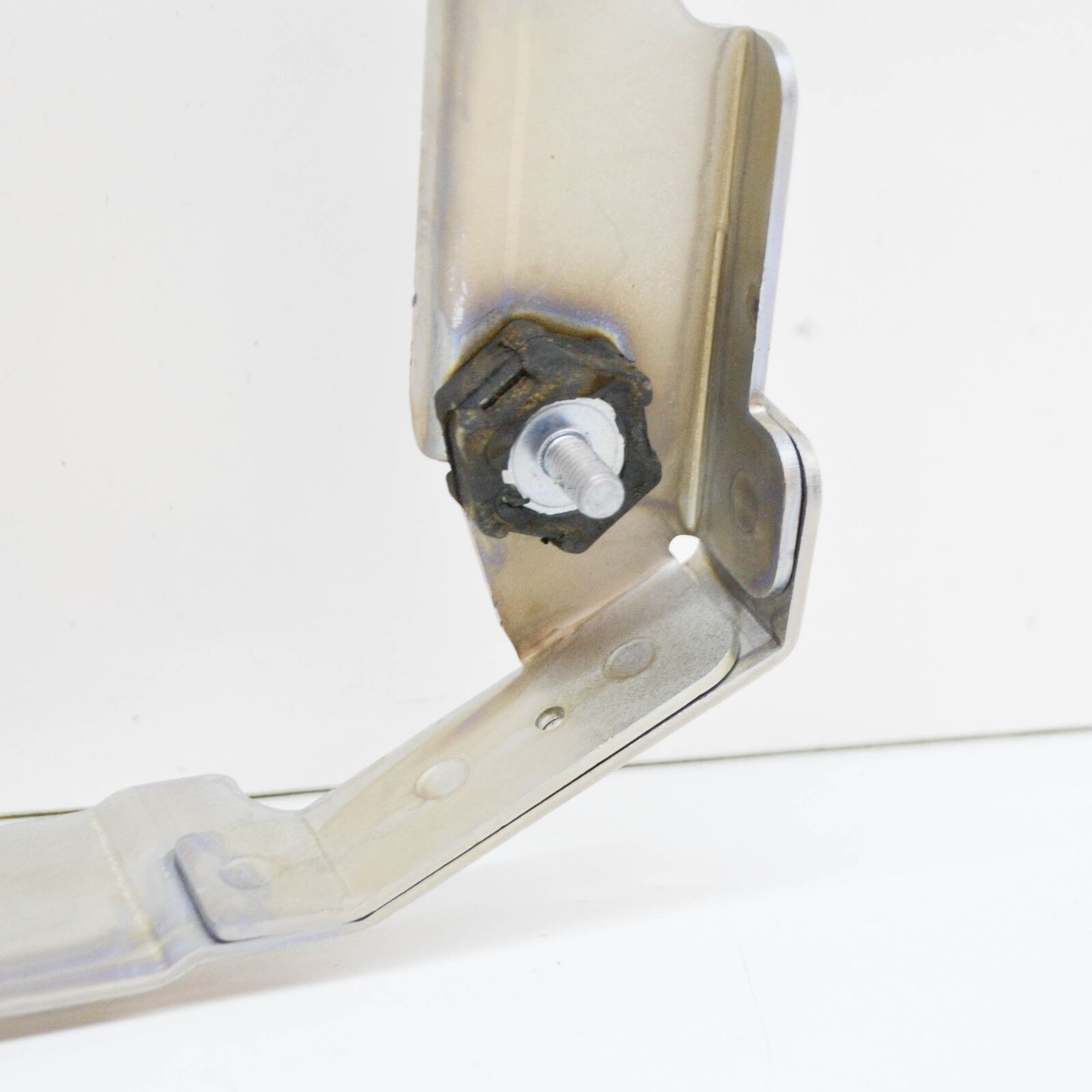 NEW MERCEDES-BENZ C W205 FRONT LEFT RADIATOR MOUNT BRACKET A2055003900 ORIGINAL 5 NEW MERCEDES-BENZ C W205 FRONT LEFT RADIATOR MOUNT BRACKET A2055003900 ORIGINAL - Image 5