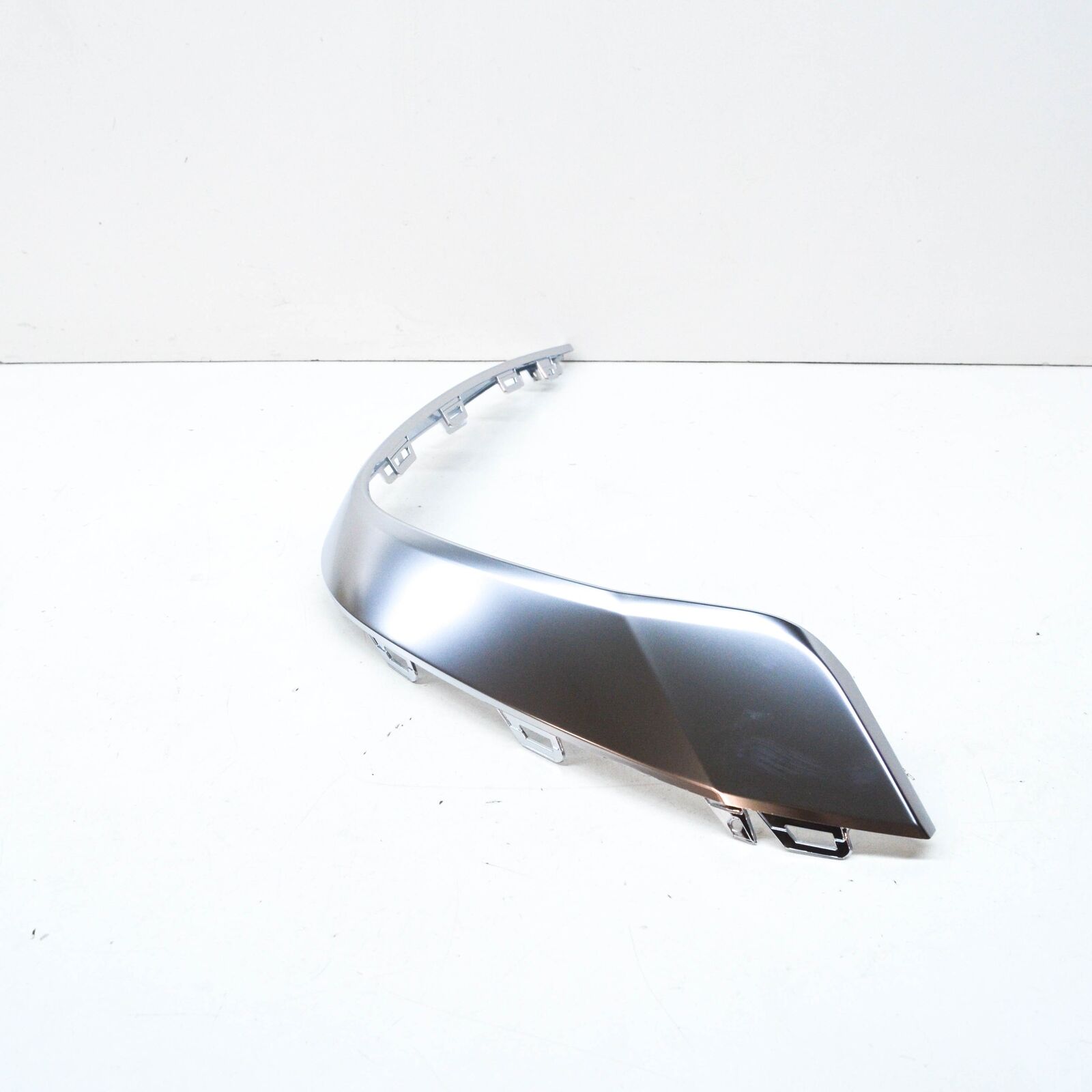 NEW AUDI A4 S4 B9 REAR LEFT BUMPER MOLDING TRIM 8W08535553Q7 ORIGINAL 5 NEW AUDI A4 S4 B9 REAR LEFT BUMPER MOLDING TRIM 8W08535553Q7 ORIGINAL - Image 5