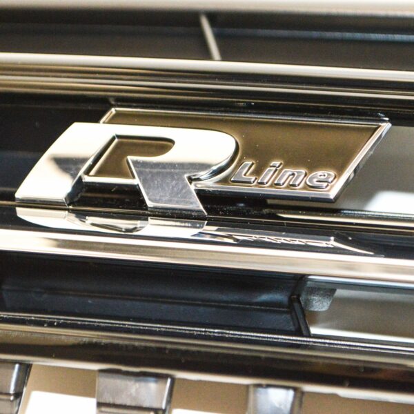 NEW VW GOLF MK7 R-LINE FRONT UPPER CENTER GRILL BLACK 5G0853651TZLL ORIGINAL - Image 5