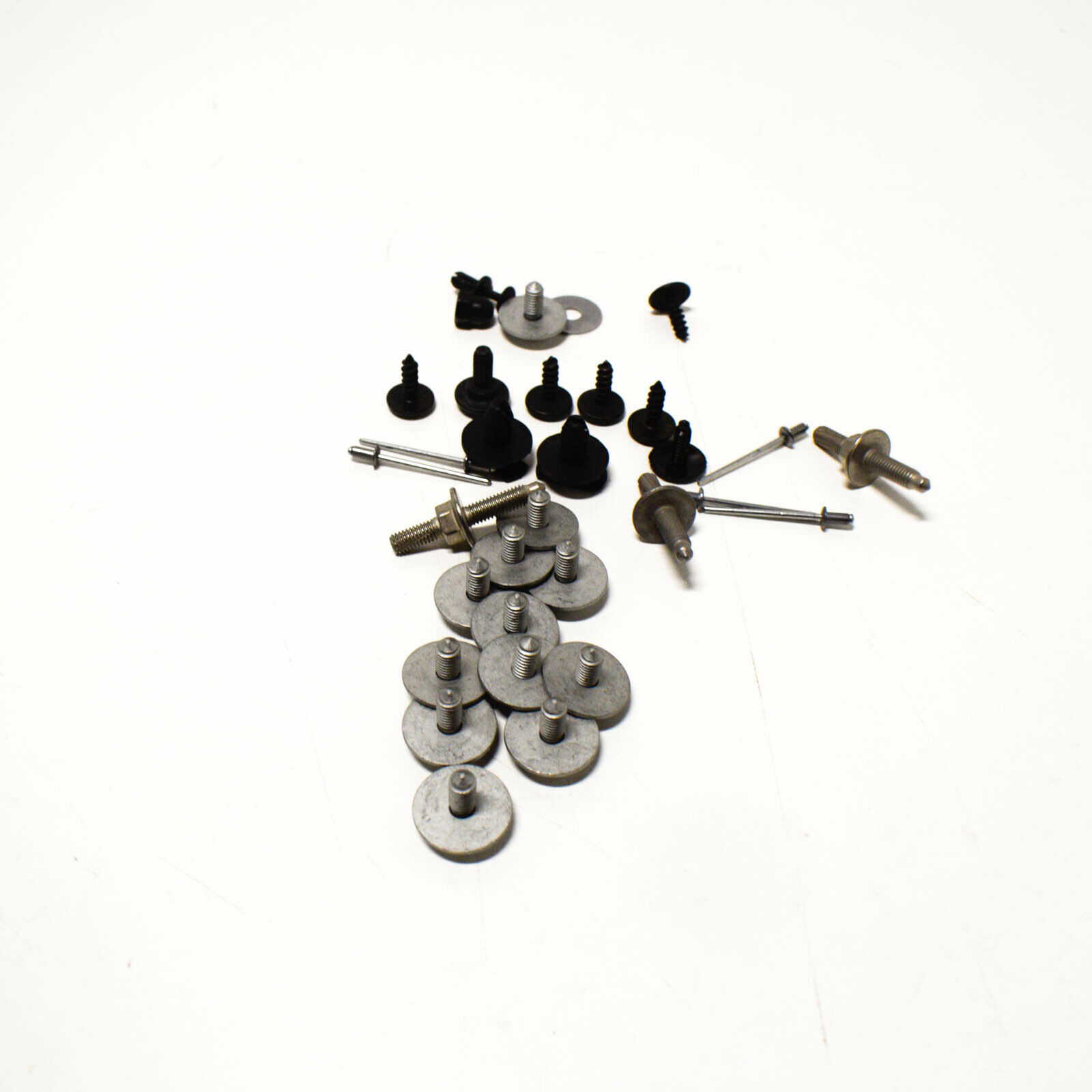 NEW AUDI A5 8W6 FRONT FENDER HARDWARE KIT 8W6098625 ORIGINAL 5 NEW AUDI A5 8W6 FRONT FENDER HARDWARE KIT 8W6098625 ORIGINAL - Image 5