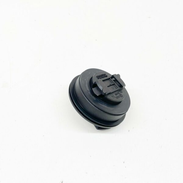 NEW AUDI A3 8P OIL CAP 06C103485N ORIGINAL - Image 5