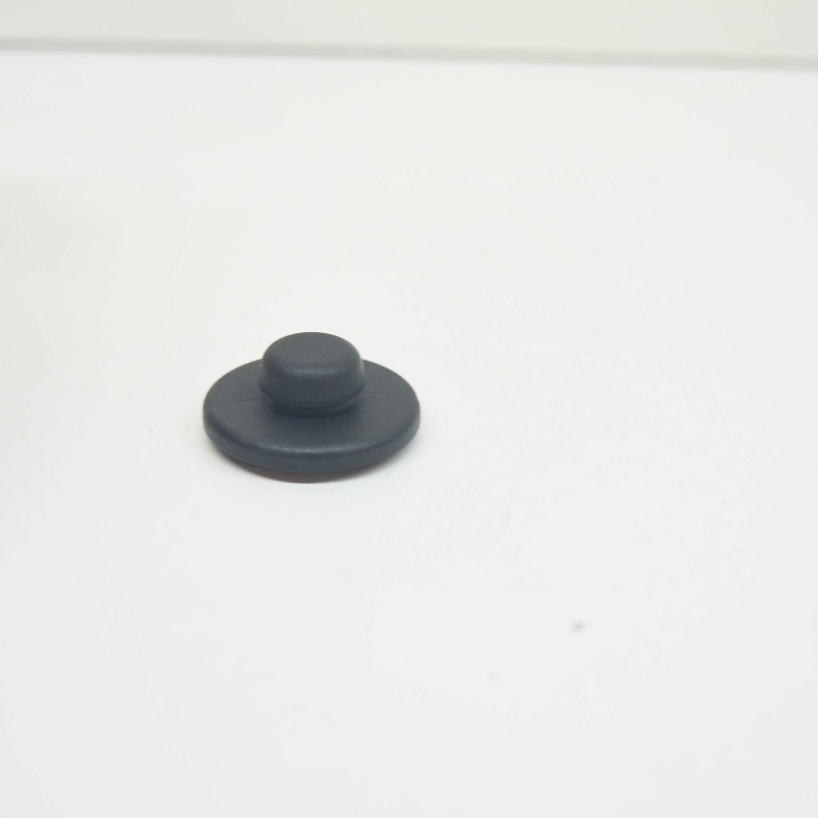 NEW MERCEDES-BENZ CLA C117 FLOOR MAT CARPER UPPER CLIP A21168400239051 ORIGINAL 5 NEW MERCEDES-BENZ CLA C117 FLOOR MAT CARPER UPPER CLIP A21168400239051 ORIGINAL - Image 5