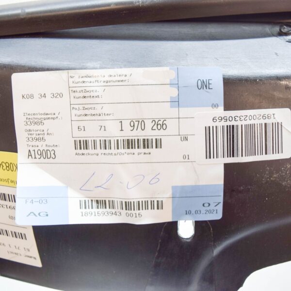 NEW BMW 8 E31 FRONT RIGHT FENDER LINER COVERING 51711970266 ORIGINAL - Image 5