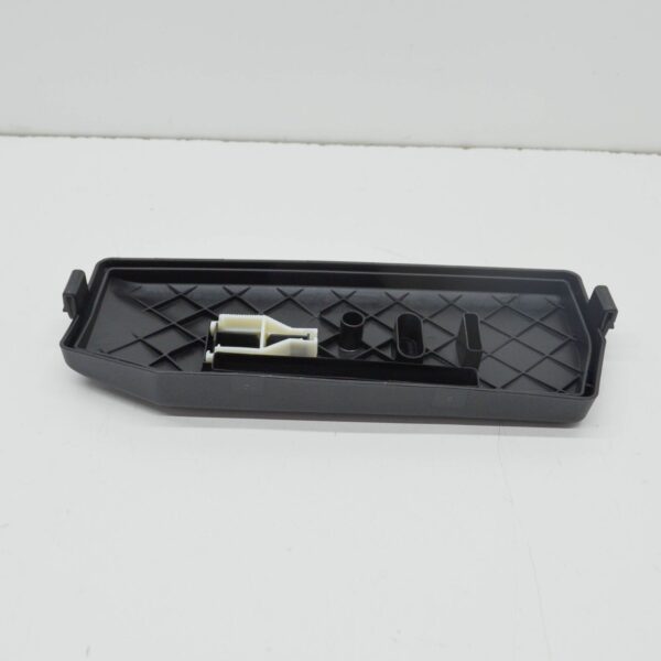 NEW VOLKSWAGEN POLO AW FUSE BOX COVER 2Q0937132A ORIGINAL - Image 5
