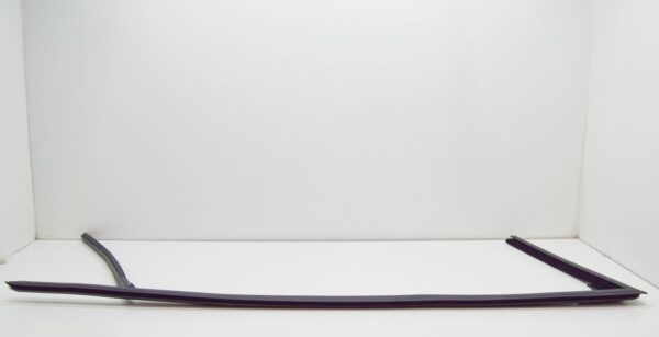 NEW AUDI A3 8P FRONT RIGHT WINDOW GLASS SEAL 8P4837440B ORIGINAL - Image 5