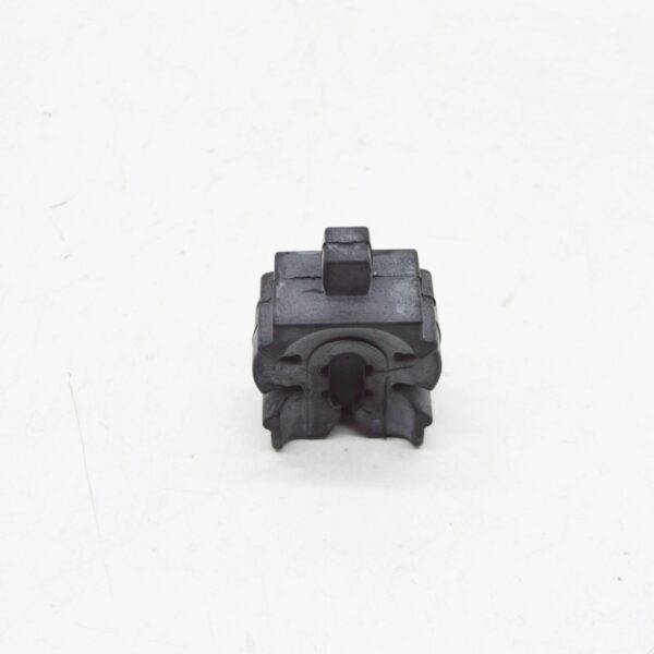NEW BMW X5 E70 RADIATOR RUBBER MOUNTING 17117553480 ORIGINAL - Image 5