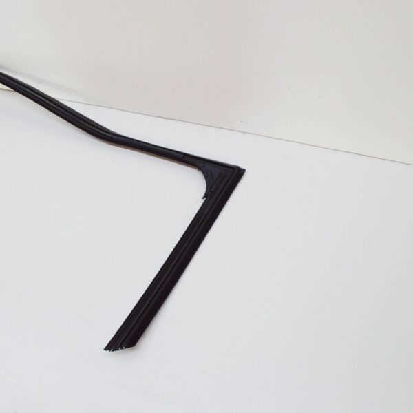 NEW AUDI A3 8P FRONT RIGHT DOOR WINDOW GUIDE 8P3837440D ORIGINAL - Image 5
