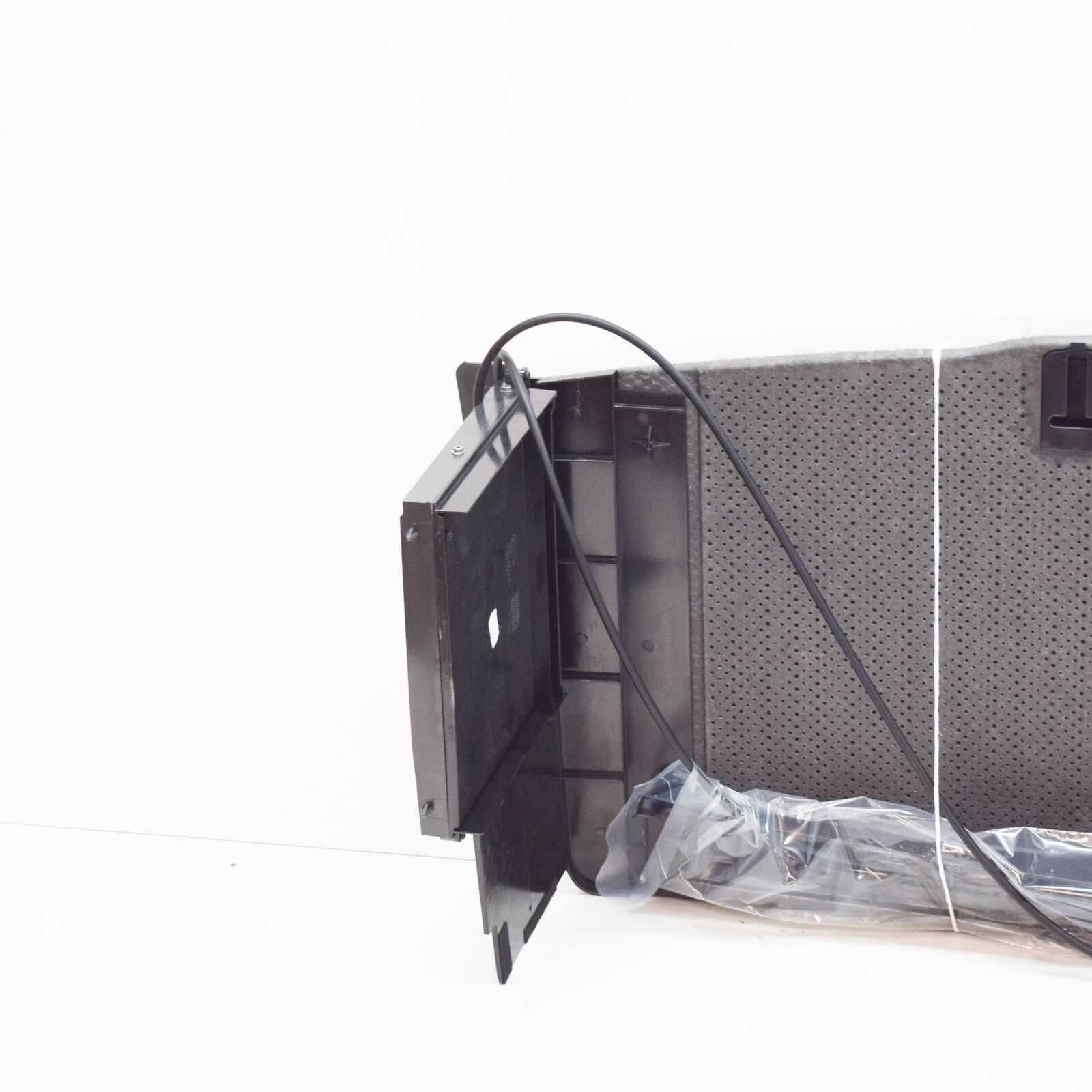 NEW AUDI A4 CONVERTIBLE B7 CONVERTIBLE TOP STOWAGE AREA 8H0863491D2Z3 ORIGINAL 5 NEW AUDI A4 CONVERTIBLE B7 CONVERTIBLE TOP STOWAGE AREA 8H0863491D2Z3 ORIGINAL - Image 5