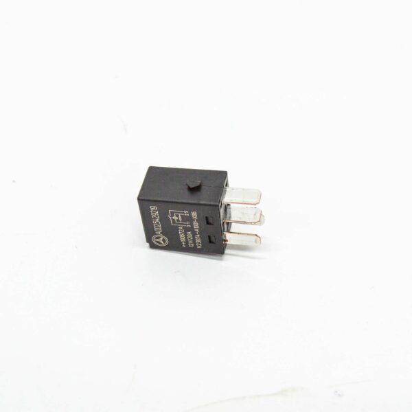 NEW MERCEDES-BENZ GLA X156 SLOT J RELAY A0025429219 ORIGINAL - Image 5