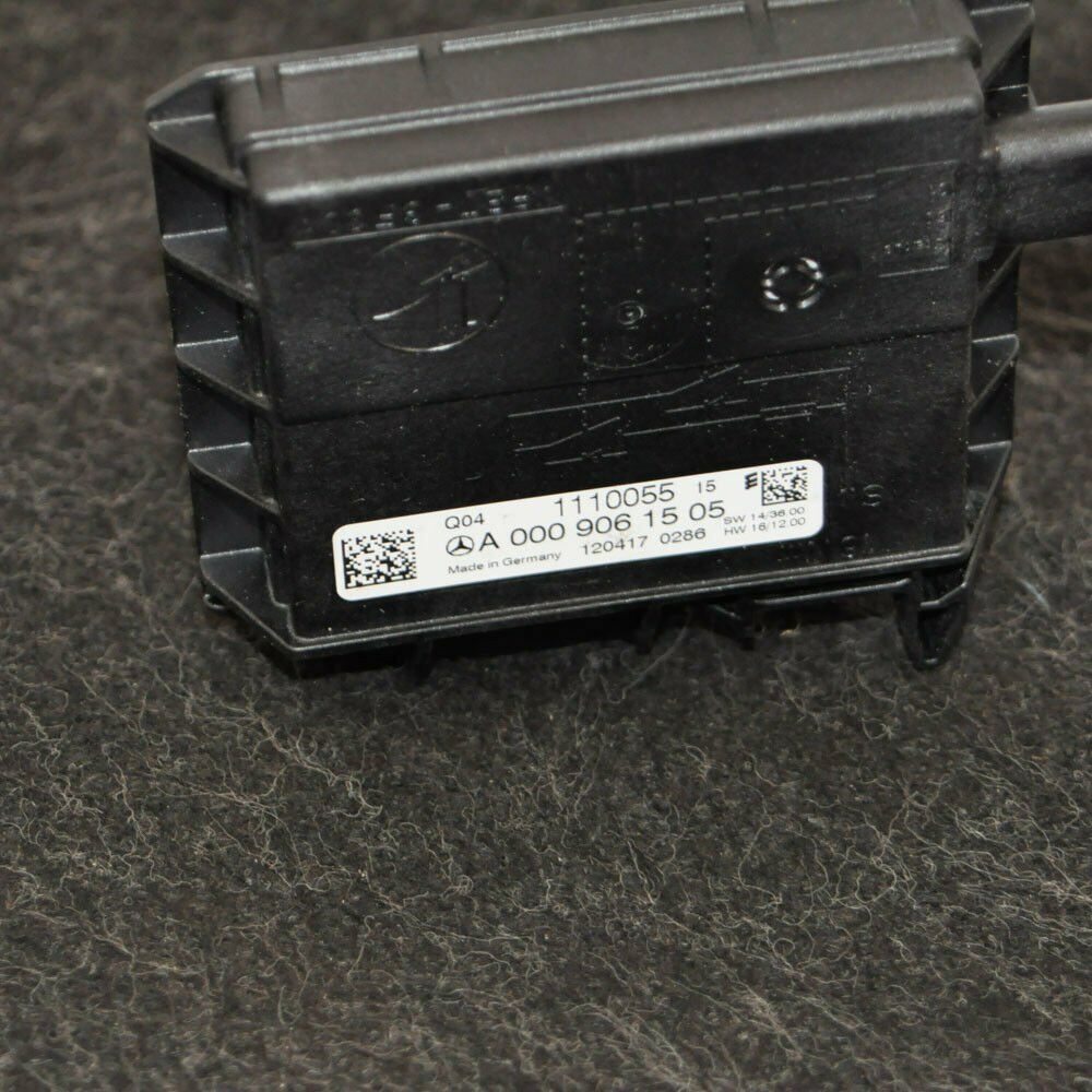 NEW MERCEDES-BENZ C-CLASS W205 BATTERY TRAY CLAMP A0009061505 ORIGINAL 5 NEW MERCEDES-BENZ C-CLASS W205 BATTERY TRAY CLAMP A0009061505 ORIGINAL - Image 5