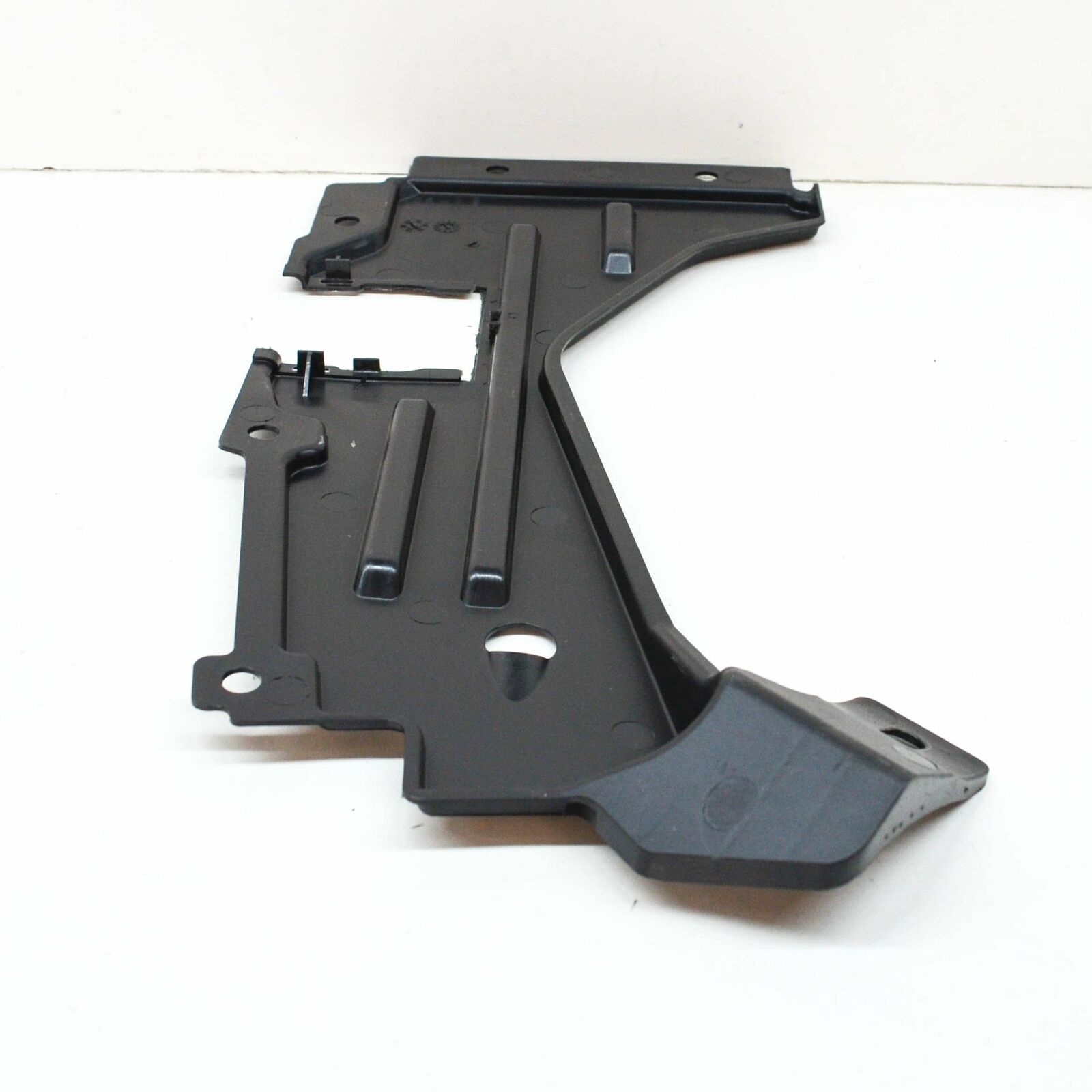 NEW AUDI Q3 8U REAR LEFT SIDE UNDERBODY COVER 8U0825215B ORIGINAL 6 NEW AUDI Q3 8U REAR LEFT SIDE UNDERBODY COVER 8U0825215B ORIGINAL - Image 6