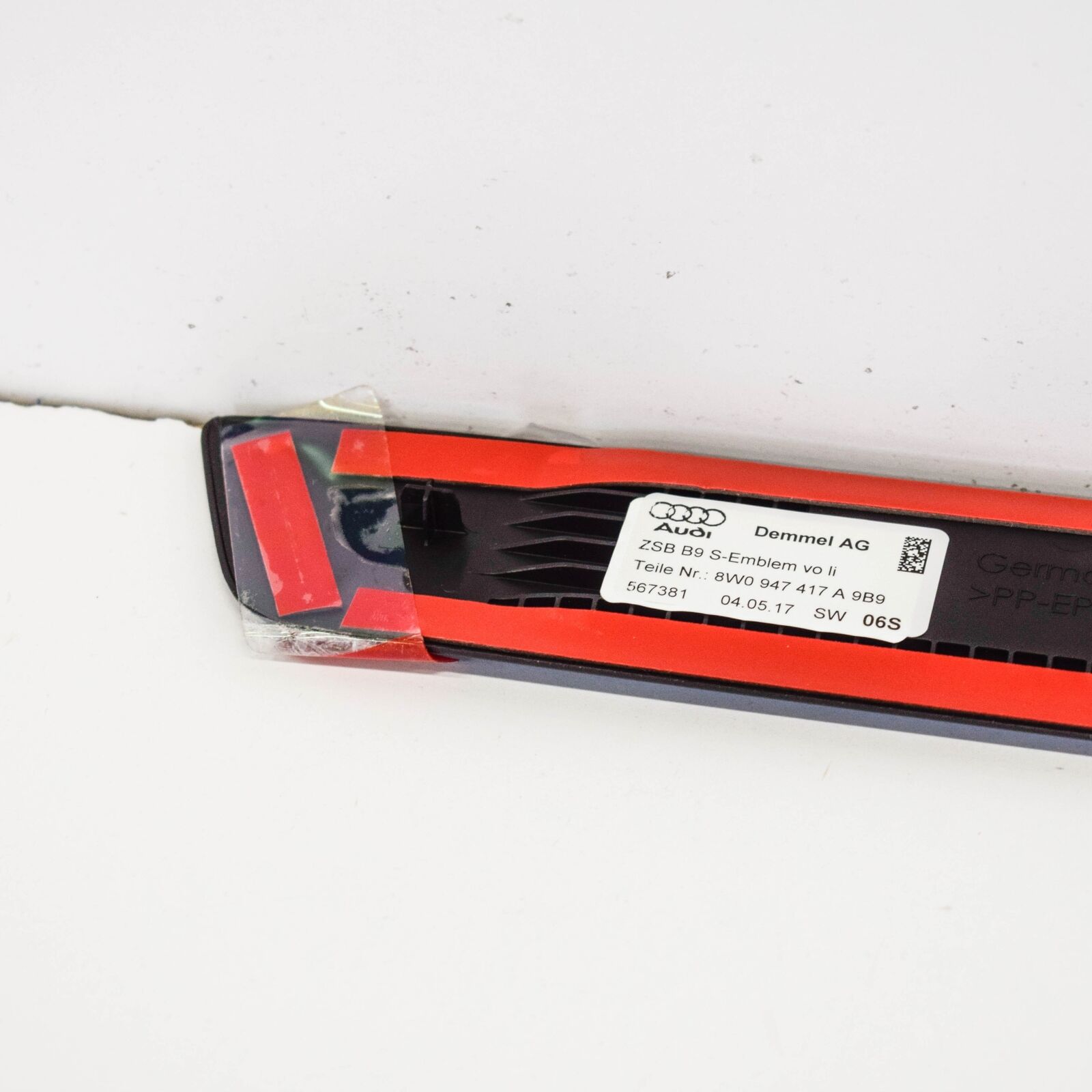 NEW AUDI A4 B9 S-LINE LEFT DOOR SILL COVER ILLUMINATED 8W0947417A9B9 ORIGINAL 6 NEW AUDI A4 B9 S-LINE LEFT DOOR SILL COVER ILLUMINATED 8W0947417A9B9 ORIGINAL - Image 6