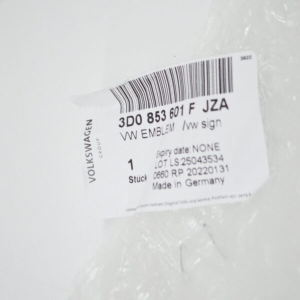 NEW VOLKSWAGEN PASSAT B7 FRONT RADIATOR GRILLE BADGE 3D0853601FJZA ORIGINAL - Image 5