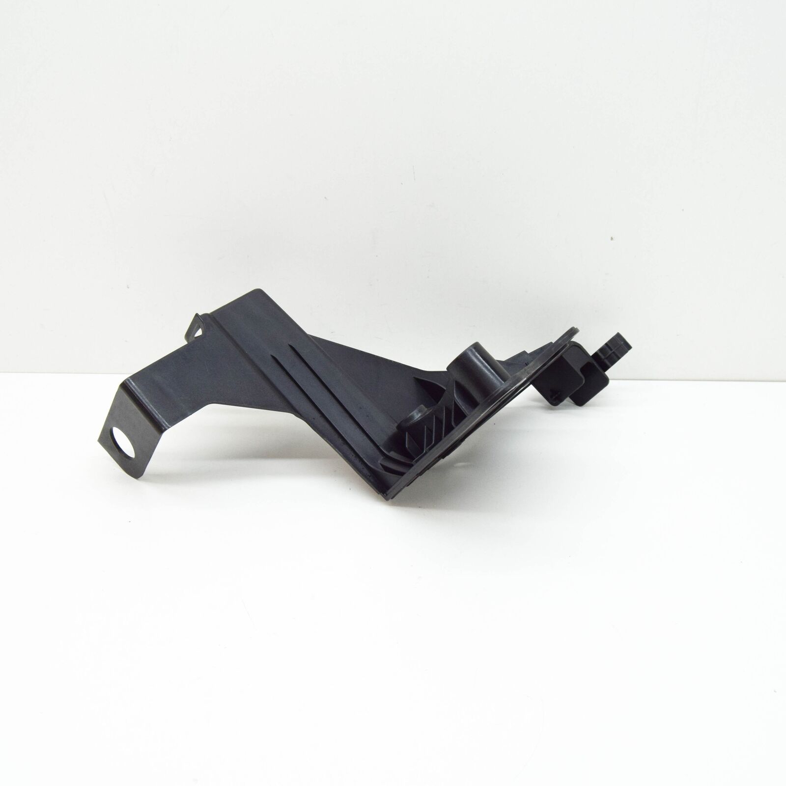 NEW AUDI A6 4A C8 ENGINE COOLANT PUMP BRACKET 4K0145879R ORIGINAL 6 NEW AUDI A6 4A C8 ENGINE COOLANT PUMP BRACKET 4K0145879R ORIGINAL - Image 6