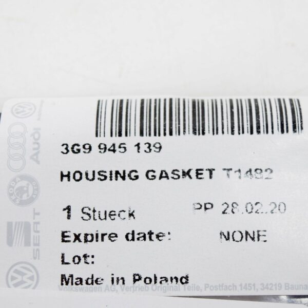 NEW VOLKSWAGEN PASSAT VARIANT B8 REAR OUTER TAILLIGHT SEAL 3G9945139 ORIGINAL - Image 6