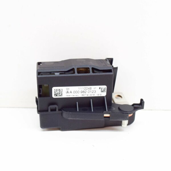 NEW MERCEDES-BENZ GLE W166 FRONT RIGHT FOOTWELL RELAY A0009820123 2016 10892345 - Image 6