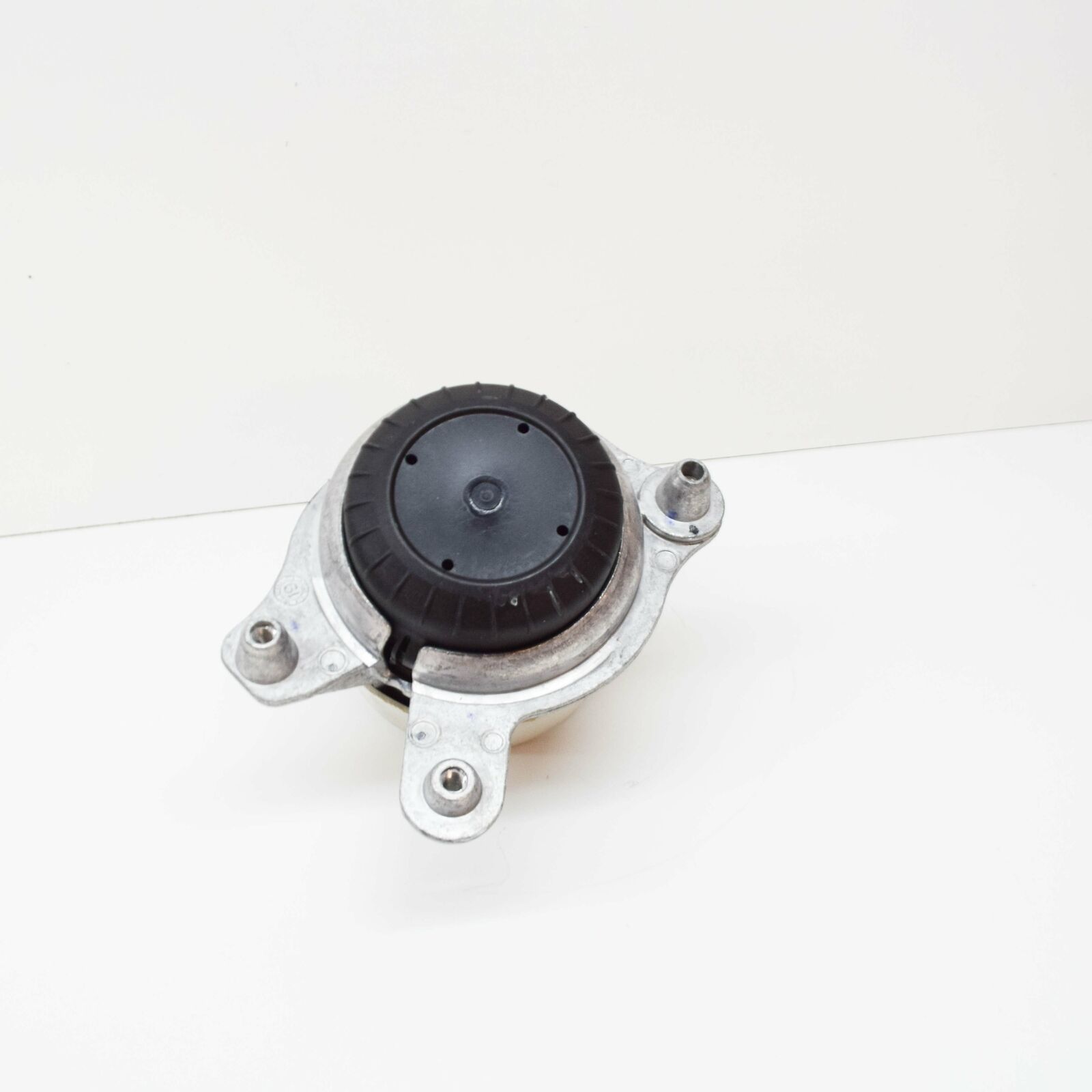 NEW MERCEDES-BENZ C-CLASS W205 ENGINE MOUNT A2052404600 ORIGINAL 6 NEW MERCEDES-BENZ C-CLASS W205 ENGINE MOUNT A2052404600 ORIGINAL - Image 6