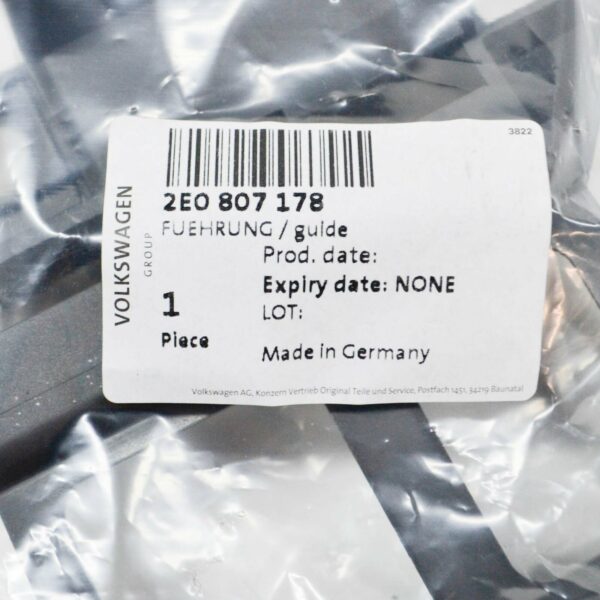 NEW VOLKSWAGEN CRAFTER MK1 2E FRONT BUMPER RIGHT GUIDE 2E0807178 - Image 8
