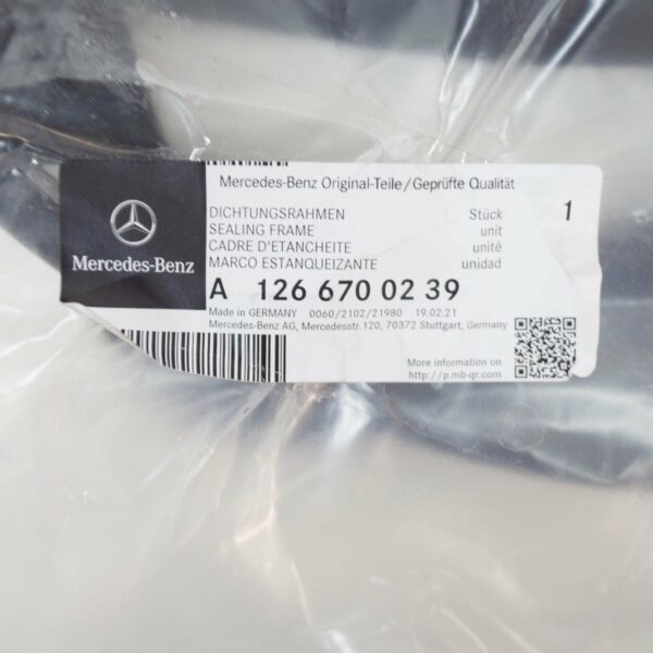 NEW MERCEDES BENZ S W126 REAR WINDOW GLASS WEATHERSTRIP SEAL A1266700239 - Image 6