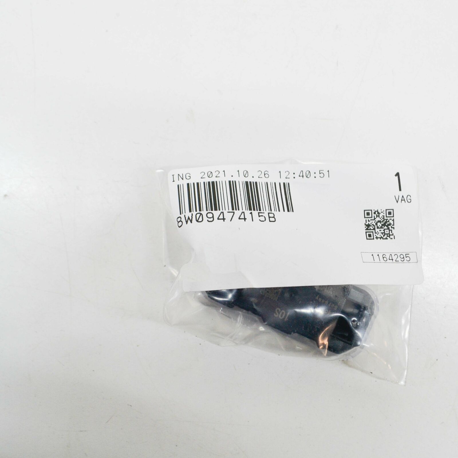 NEW AUDI A4 S4 AVANT QUATTRO B9 FRONT RIGHT FOOTWELL LIGHT 8W0947415B 8 NEW AUDI A4 S4 AVANT QUATTRO B9 FRONT RIGHT FOOTWELL LIGHT 8W0947415B - Image 8