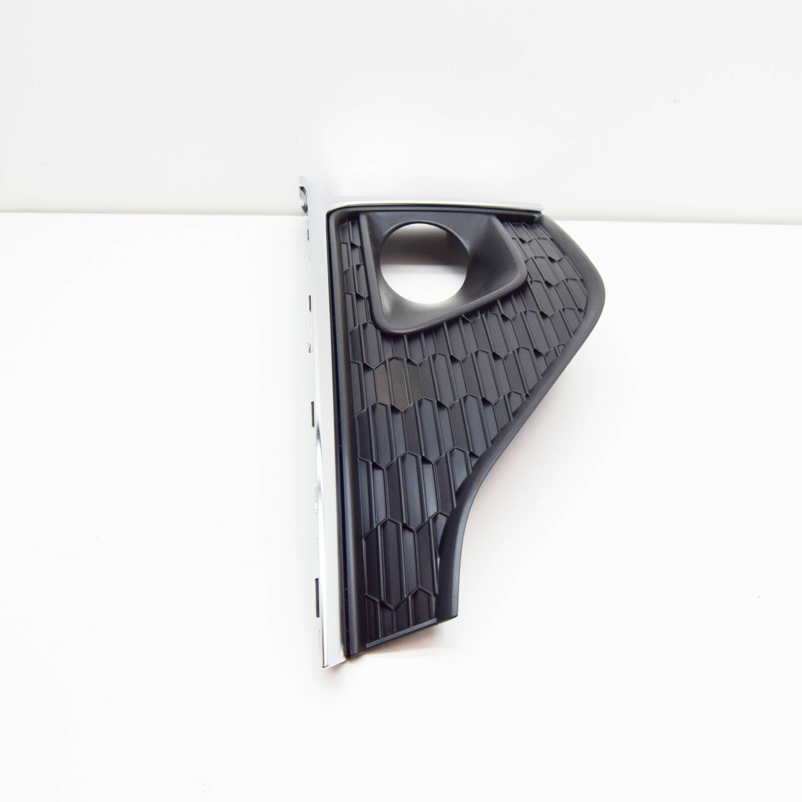 NEW AUDI A5 SPORTBACK F5 FRONT RIGHT AIR GUIDE GRILLE 8W6807682S3Q7 ORIGINAL 6 NEW AUDI A5 SPORTBACK F5 FRONT RIGHT AIR GUIDE GRILLE 8W6807682S3Q7 ORIGINAL - Image 6