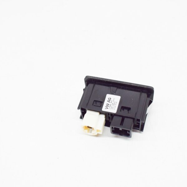 NEW VOLKSWAGEN GOLF MK7 USB AND AUX-IN CONNECTION 5G0035222C - Image 8