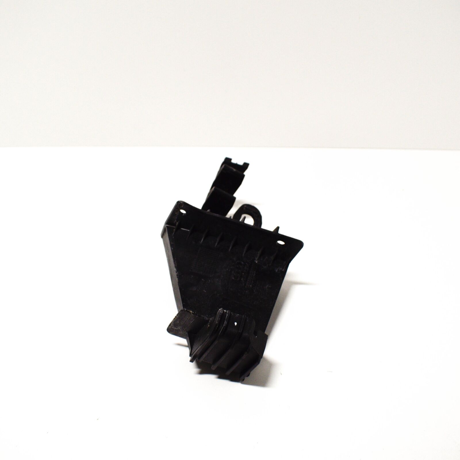 NEW AUDI A4 B9 RADIATOR RIGHT SUPPORT BRACKET 8W0807334A ORIGINAL 6 NEW AUDI A4 B9 RADIATOR RIGHT SUPPORT BRACKET 8W0807334A ORIGINAL - Image 6