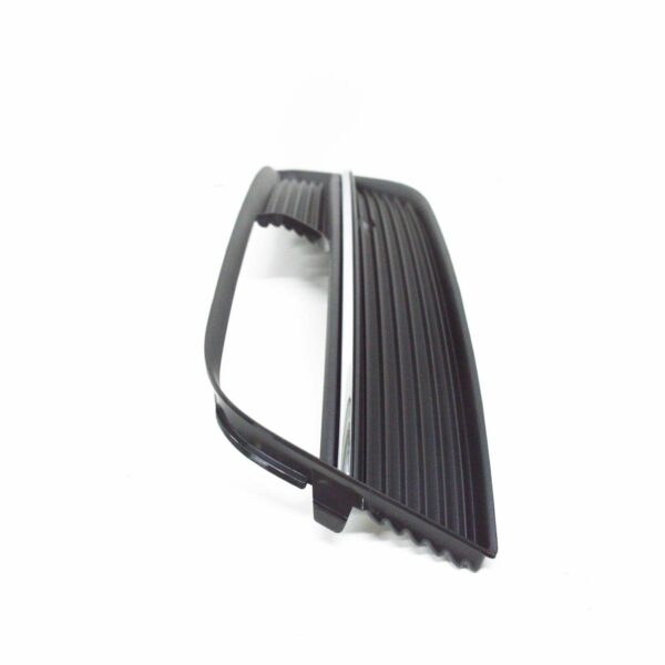 NEW AUDI A3 8PA FRONT BUMPER RIGHT SIDE GRILLE 8V3807682A 9B9 - Image 8