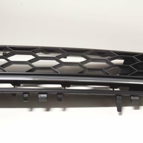 NEW VOLKSWAGEN GOLF MK7 FRONT BUMPER GRILL GTD 5G0853651AKBTV GENUINE - Image 8