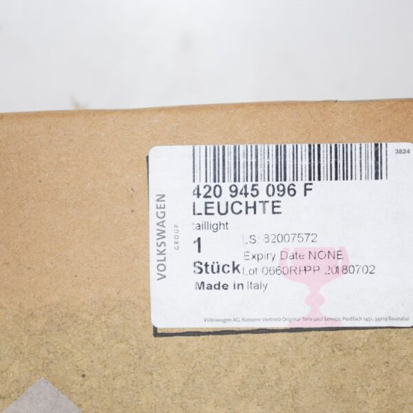 NEW AUDI R8 REAR RIGHT TAILLIGHT 420945096F ORIGINAL - Image 7