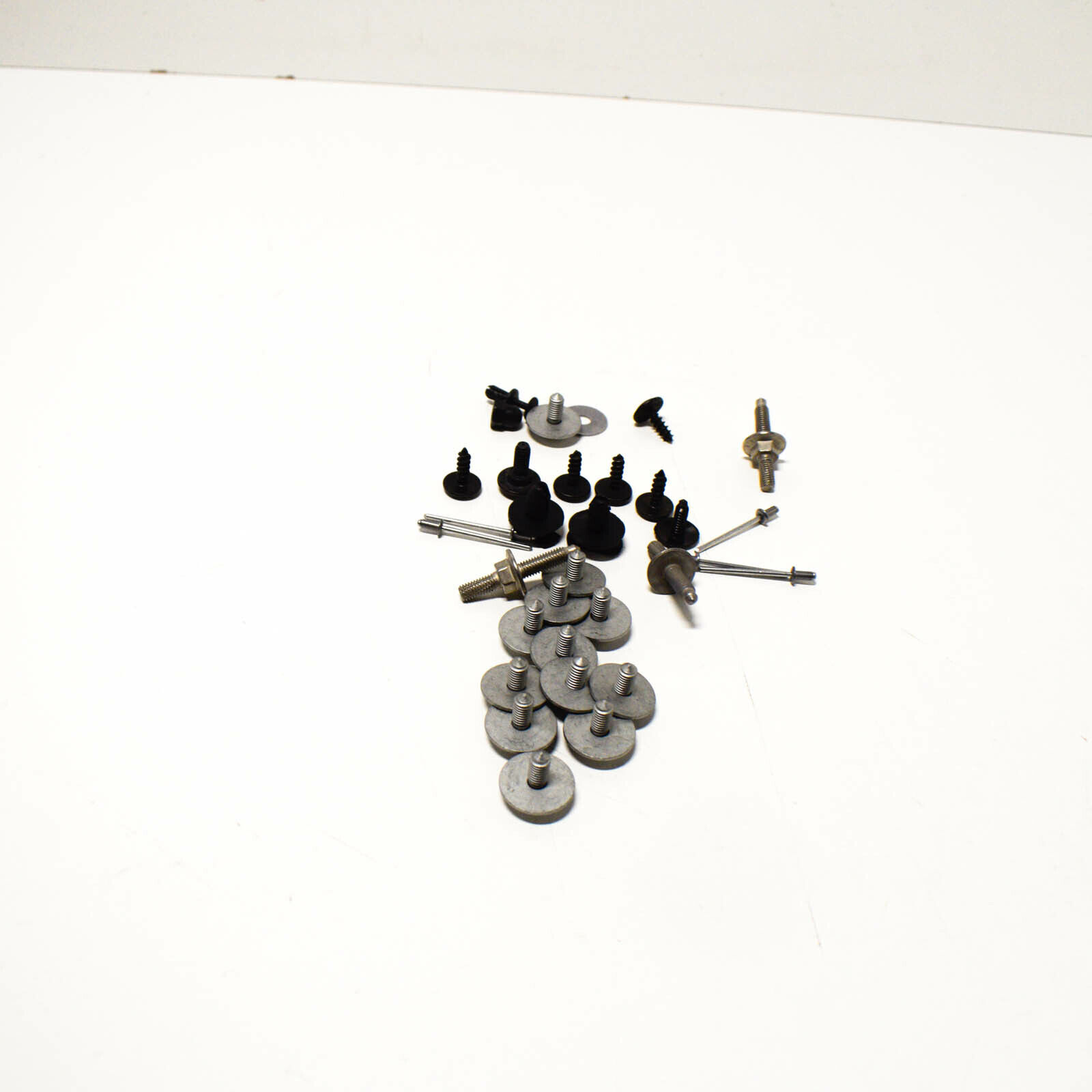 NEW AUDI A5 8W6 FRONT FENDER HARDWARE KIT 8W6098625 ORIGINAL 7 NEW AUDI A5 8W6 FRONT FENDER HARDWARE KIT 8W6098625 ORIGINAL - Image 7