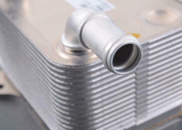 NEW VOLKSWAGEN TOUAREG 7L ENGINE OIL COOLER 079117015P ORIGINAL - Image 7