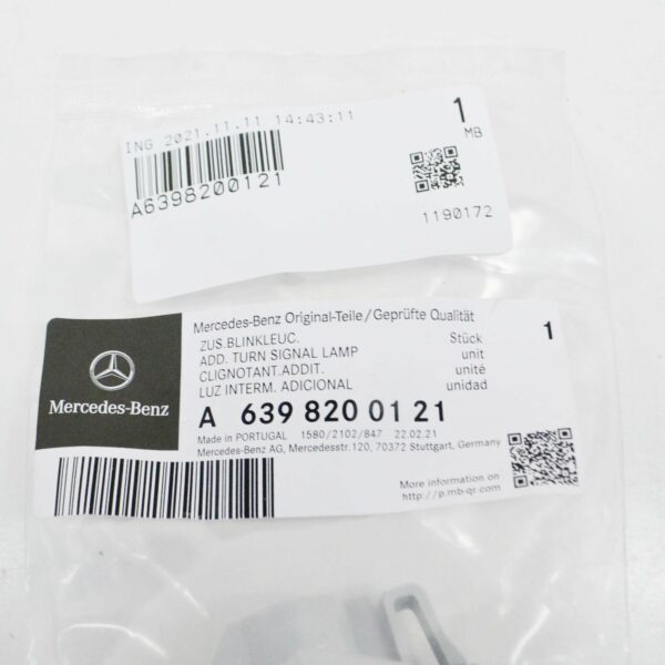 NEW MERCEDES-BENZ VITO W447 FRONT FENDER TURN SIGNAL LAMP A6398200121 ORIGINAL - Image 7