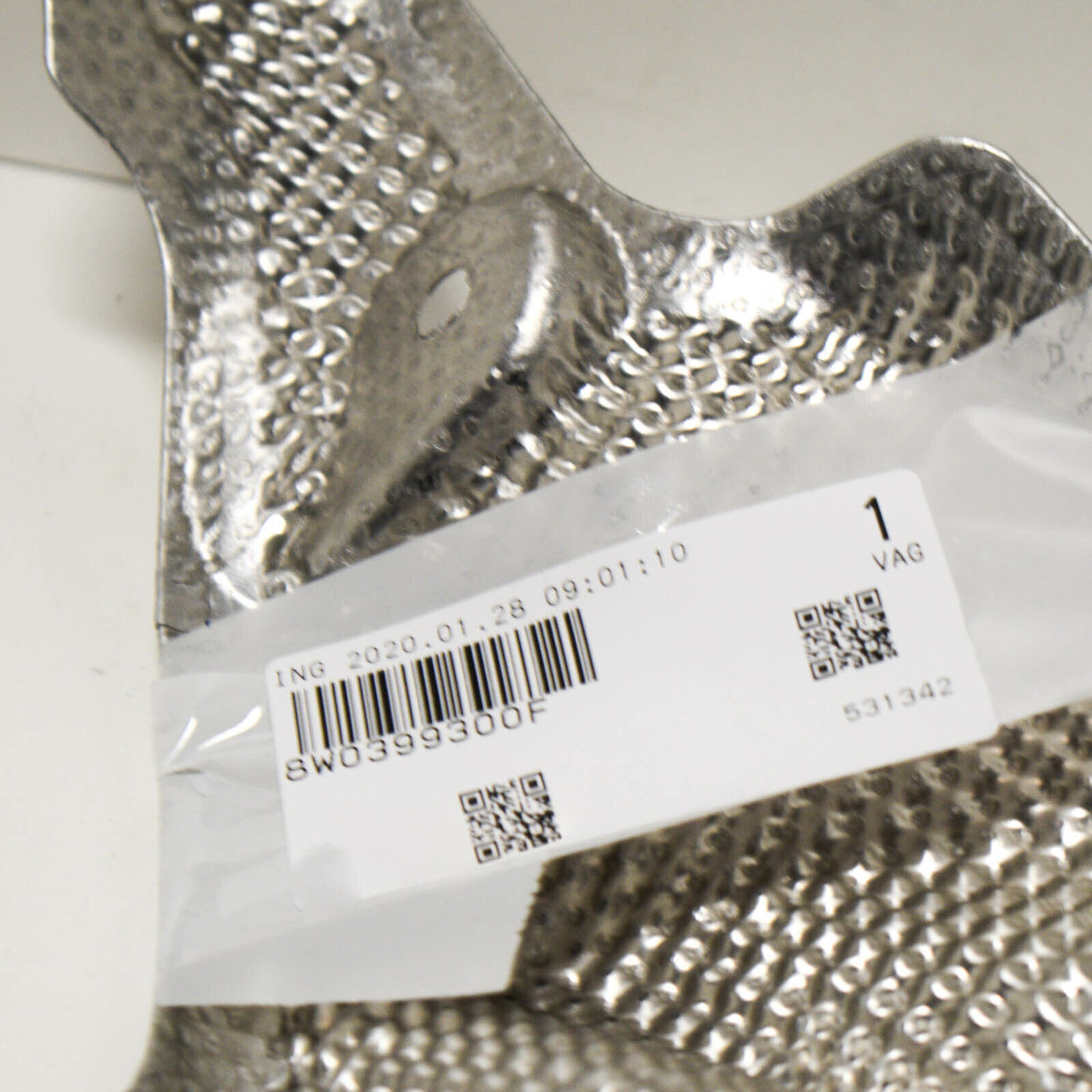 NEW AUDI A4 B9 FRONT RIGHT CV JOINT HEAT SHIELD 8W0399300F ORIGINAL 7 NEW AUDI A4 B9 FRONT RIGHT CV JOINT HEAT SHIELD 8W0399300F ORIGINAL - Image 7