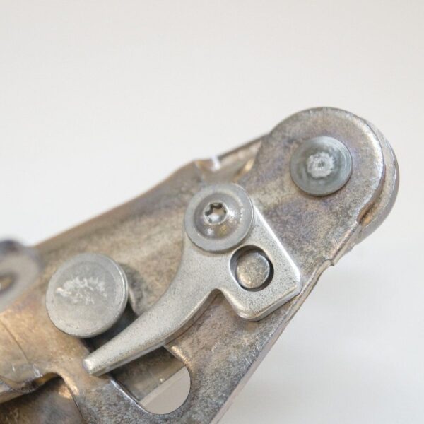 NEW MERCEDES BENZ CLA C117 HOOD BONNET HINGE RIGHT SIDE A1178800228 ORIGINAL - Image 7