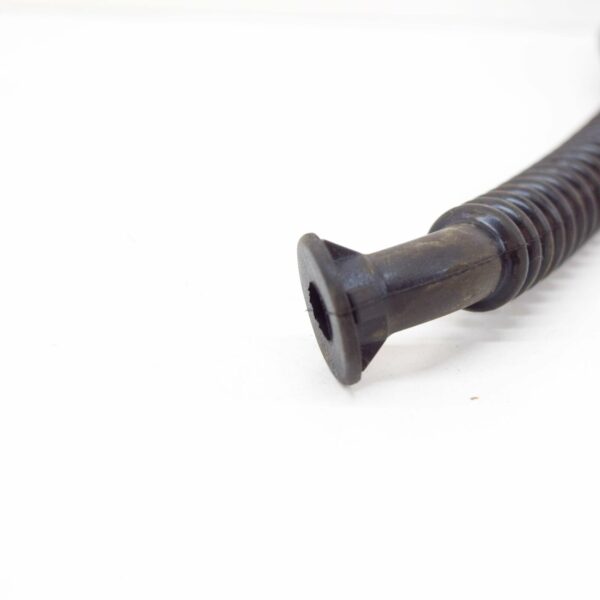 NEW AUDI TT 8J REAR SPOILER RIGHT WATER DRAINAGE HOSE 8J0827430 ORIGINAL - Image 7