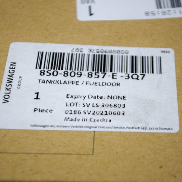 NEW AUDI TT FV MK3 REAR FUEL TANK FILLER DOOR 8S0809857E3Q7 ORIGINAL - Image 7