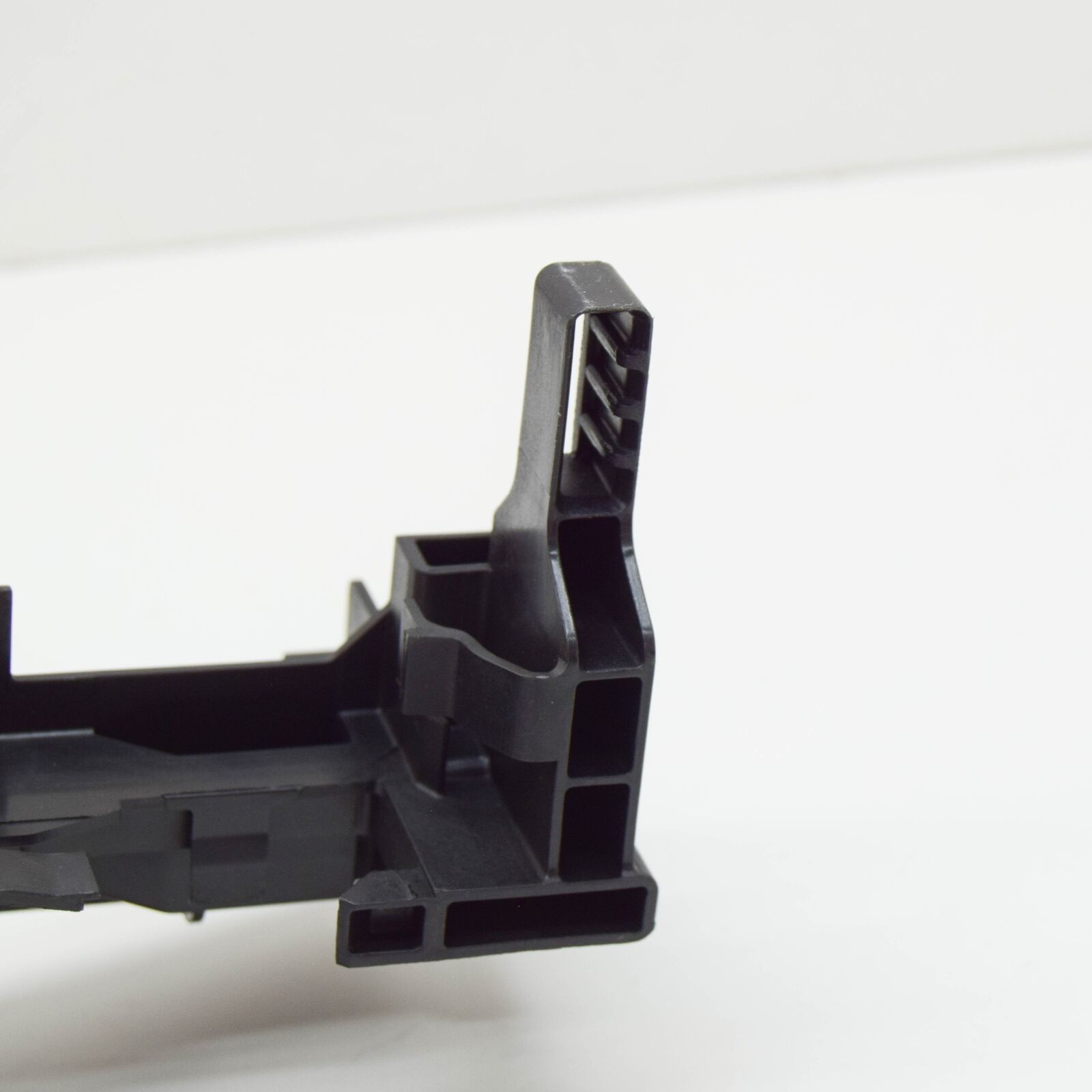 NEW MERCEDES-BENZ C-CLASS W205 RADIATOR LEFT BRACKET A099504211864 2015 ORIGINAL 7 NEW MERCEDES-BENZ C-CLASS W205 RADIATOR LEFT BRACKET A099504211864 2015 ORIGINAL - Image 7