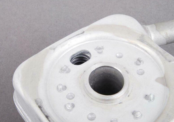 NEW AUDI A3 8P ENGINE OIL COOLER 028117021L ORIGINAL - Image 3