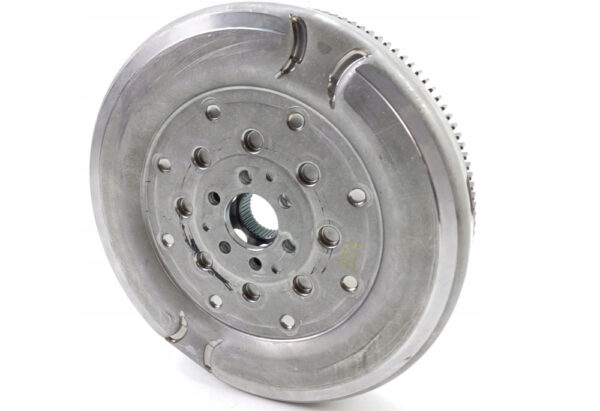 New Genuine Volkswagen Transporter T6 Schwungwheel 03L105266DQ - Image 3