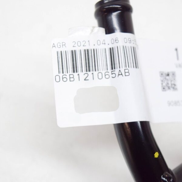 Audi A4 B7 Engine Return Coolant Pipe 06B121065AB NEW