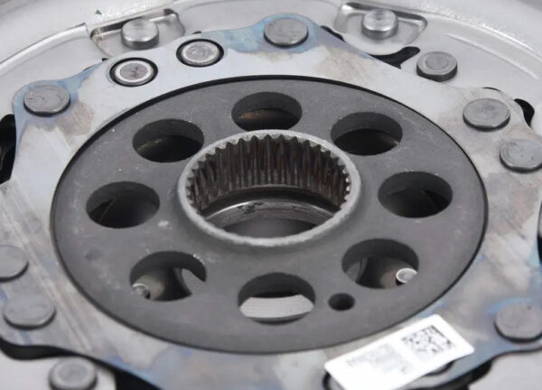 NEW AUDI A3 8P DOUBLE GROUND FLYWHEEL 06J105266AE ORIGINAL - Image 3